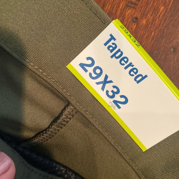 Mens. Olive green pants. - Picture 4 of 4